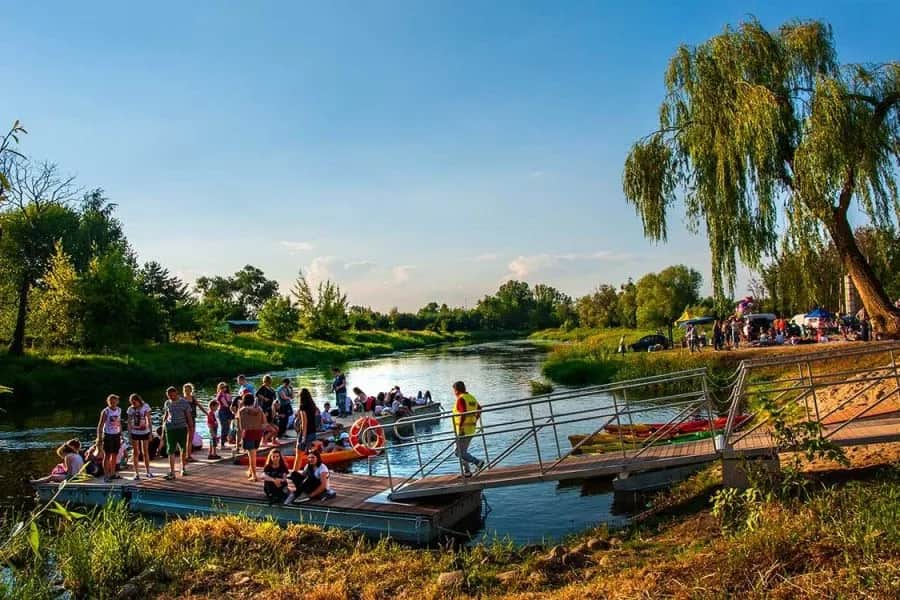 Spływ kajakowy Sochaczew - odkryj malownicze trasy i atrakcje